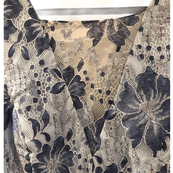 🍁Fall Sale🍁 Guess Blue & White Lace Dress - Picture 4 of 6